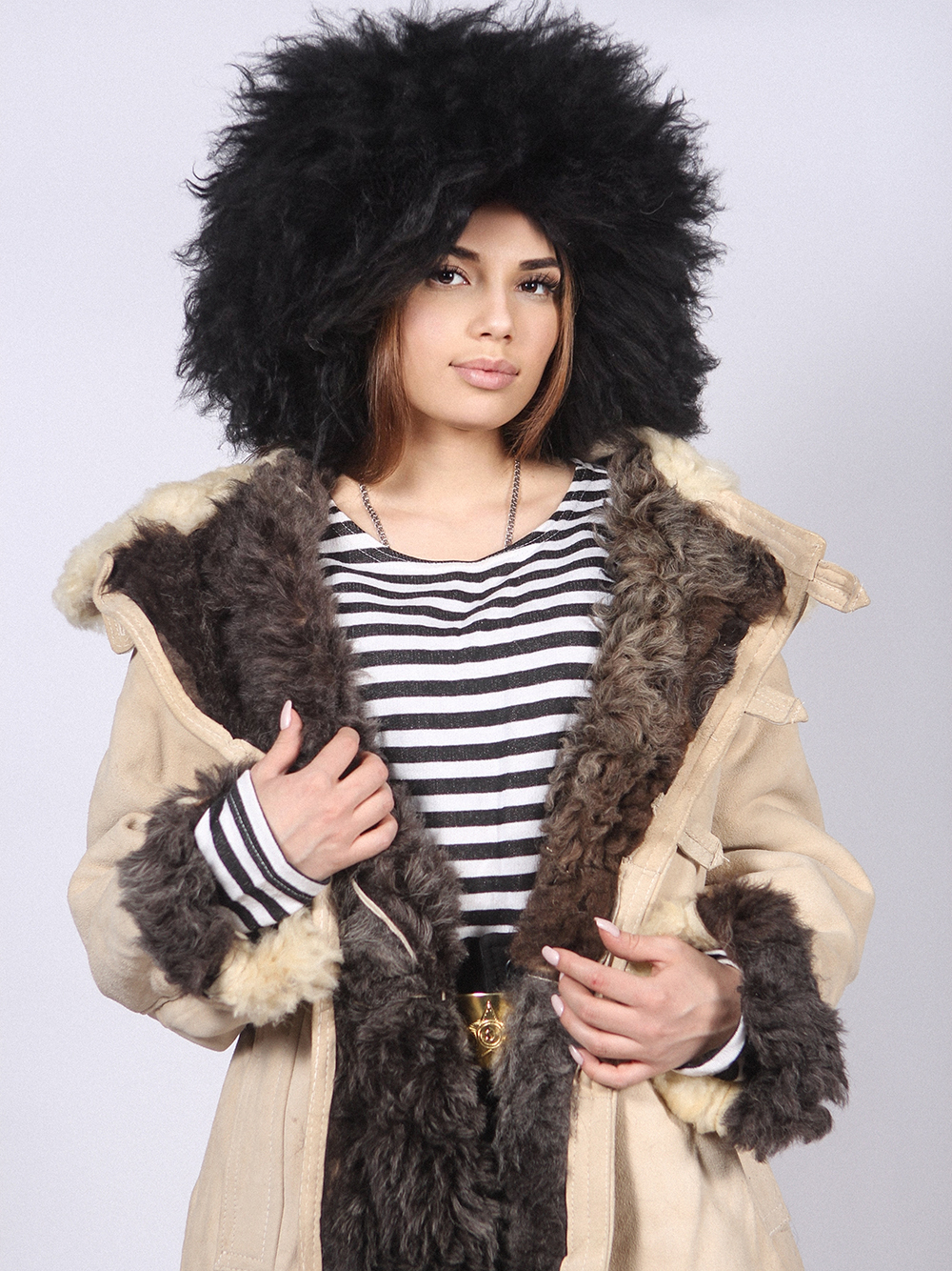 Армейский меховой полушубок (бекеша) из нагольной овчины белого цвета с тёмным мехом